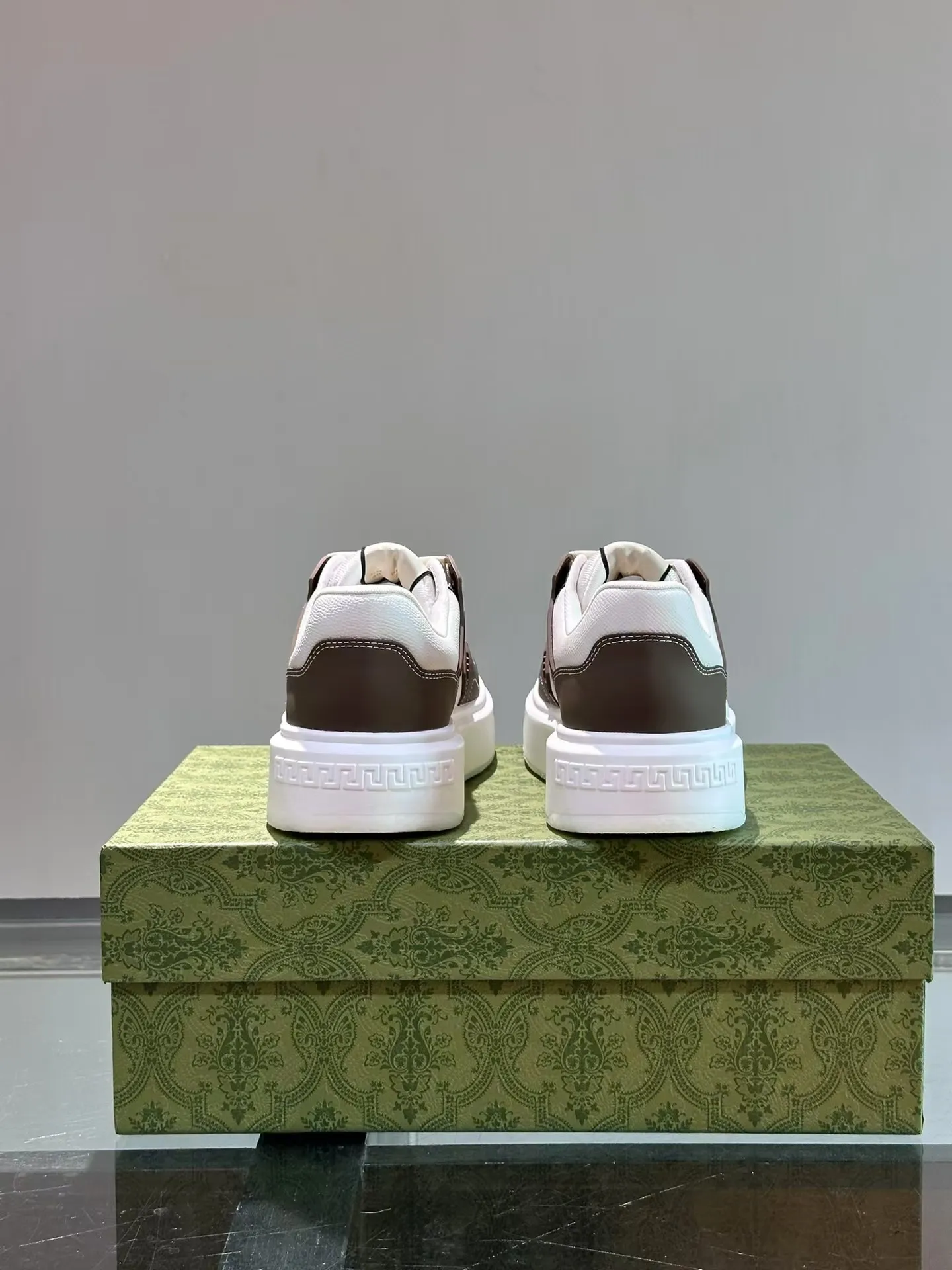 Men's Men's Shoes Men's Men's 💰460 new men's shoes GUCCI [Lightning] latest shoes shipped. Original quality, fashionable, made of special materials, sheepskin lining, brand new packaging. The foot feels super comfortable and the workmanship is impeccable. Size: 38-45
